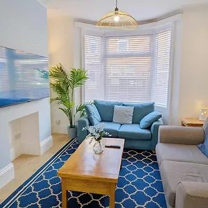  Holiday home Sea Breeze House